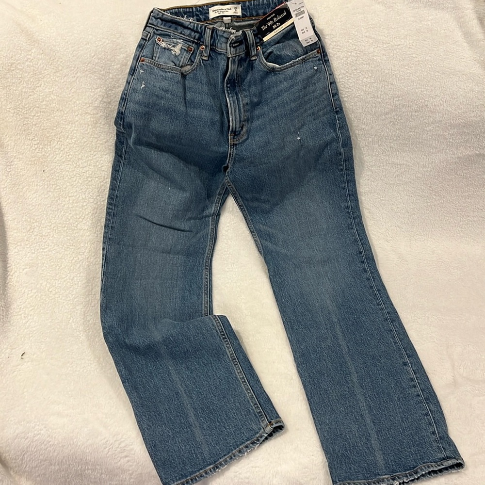 Abercrombie & Fitch The 90s Relaxed Jean High Rise